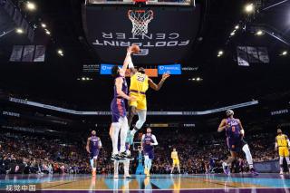 场上脱颖而 场上脱颖而