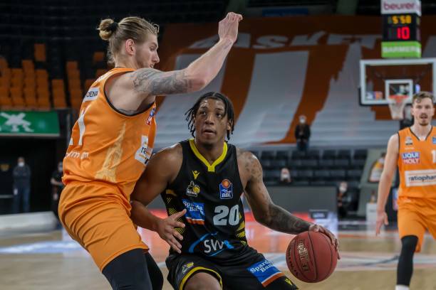 件背后的深 件背后的深